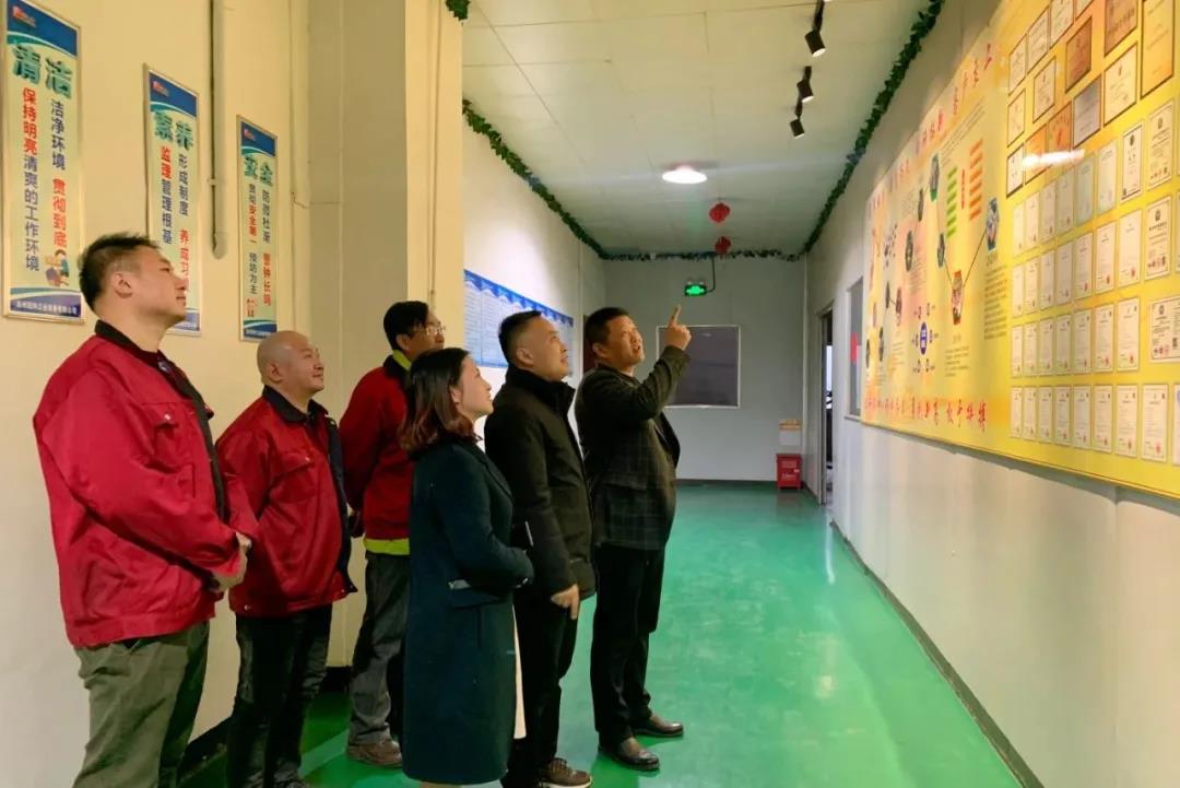 祝賀冠科工業(yè)董事長(zhǎng)楊興國(guó)榮獲國(guó)際徽商“2020年度中華百名優(yōu)秀徽商”榮譽(yù)稱號(hào)